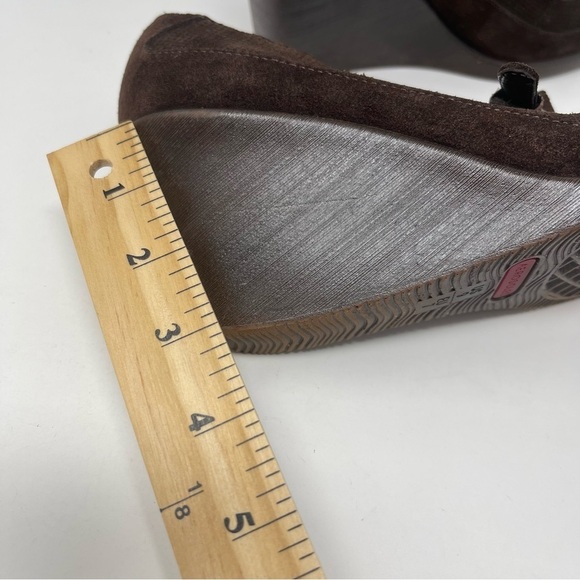 Aerosoles Size 7 Wooden Wedge Suede Shoes - Picture 7 of 7